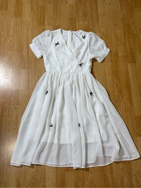 Elegant White Chiffon Midi Dress with Black Bow Accents - Size S